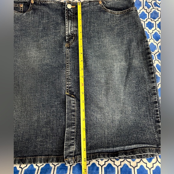 Old Navy denim skirt, super cute- women’s size 16 - Picture 6 of 7